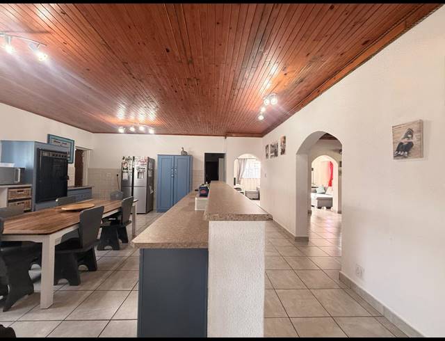 5 BEDROOM HOUSE FOR SALE IN HUTTENHEIGHTS